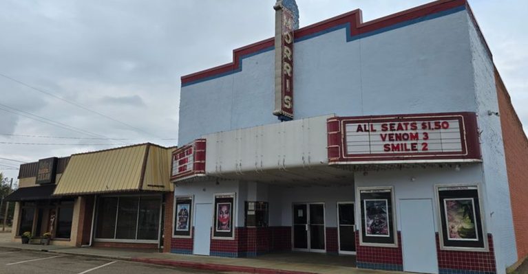 Walking Into This Texas Theater Feels Like Going To The Movies As A Kid Again