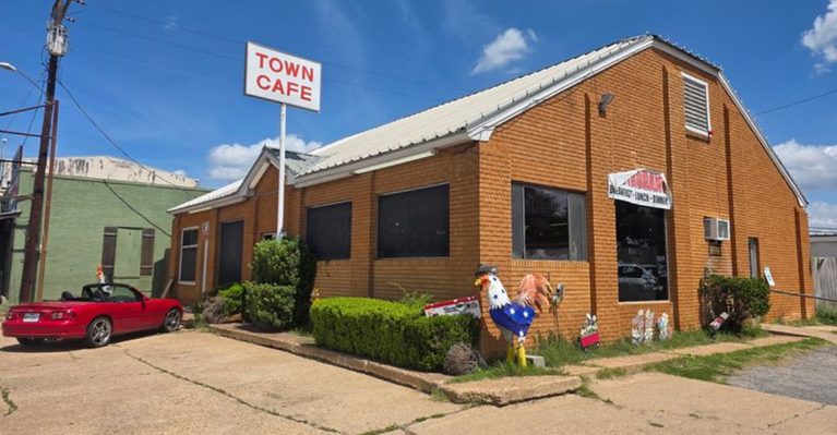 You Can Still Get a Delicious Breakfast for Less Than $9 at This Small-Town Texas Cafe