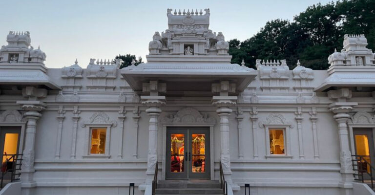 You Might Forget You’re In Tennessee While Exploring This Peaceful Nashville Temple