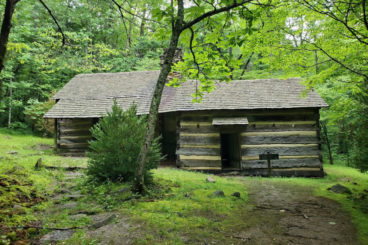 10 Tennessee Hikes That Lead to Ghost Towns, Ruins, and Old Mining Sites