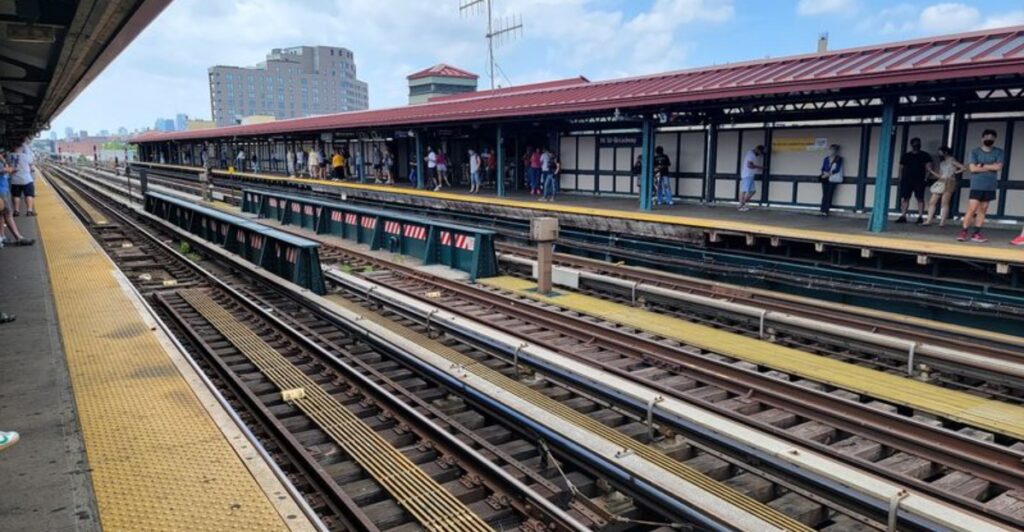 10 New York Subway Stops That Take You Straight to the City's Best Food Scenes