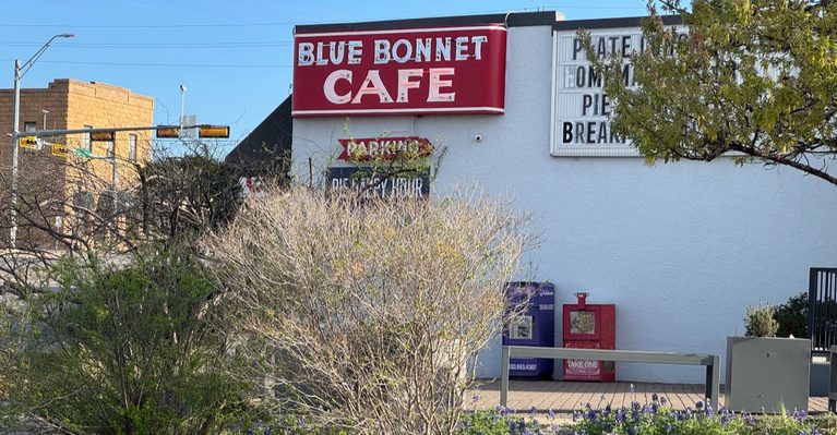 10 Texas Restaurants So Famous They Rival The State’s Biggest Attractions