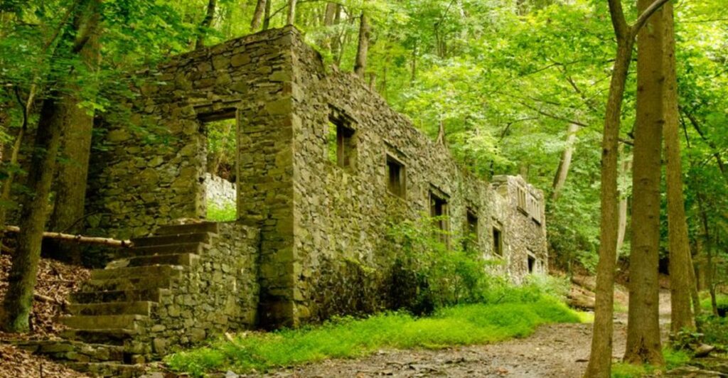 11 Forgotten Pennsylvania Ruins That Have Eerie Stories To Tell