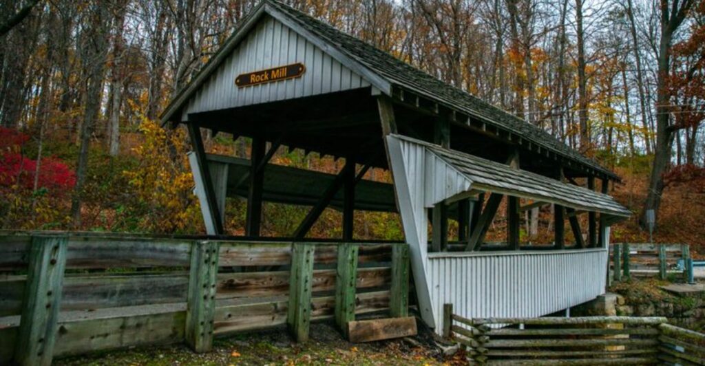 11 Ohio Covered Bridges That Look Like They Came Straight From A Painting