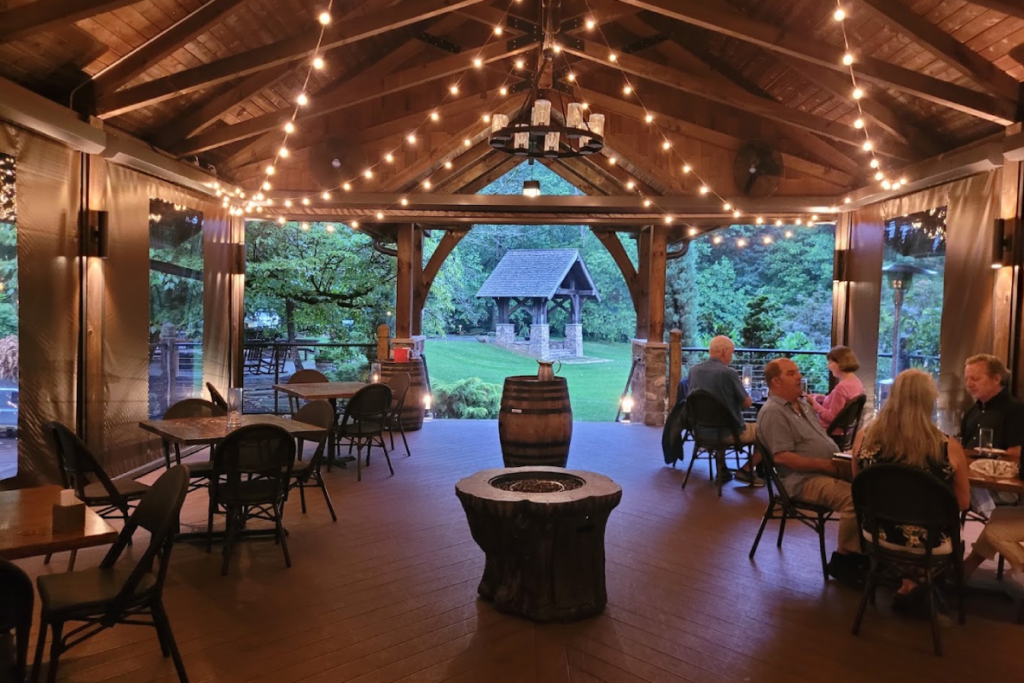 13 Tennessee Restaurants With Jaw-Dropping Fall Views From Your Table