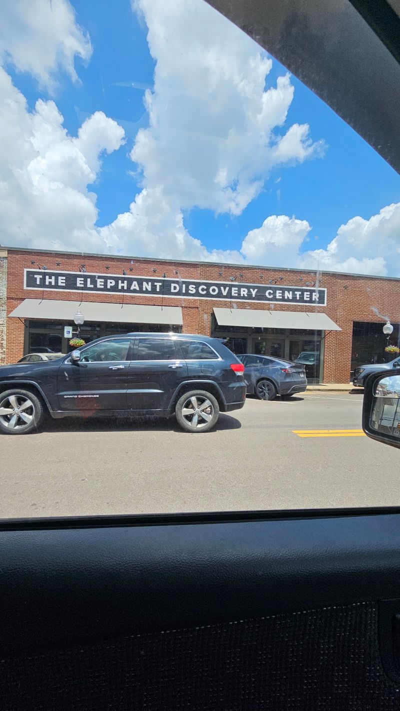 Perfect Stop in Small-Town Hohenwald Perfect Stop in Small-Town Hohenwald