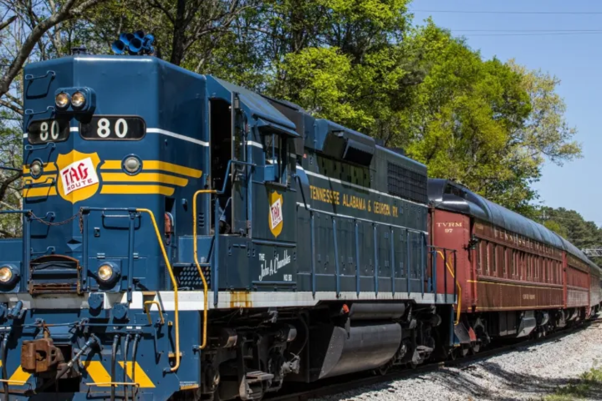 7 Tennessee Train Trips That Make Every Minute of the Ride Worth It