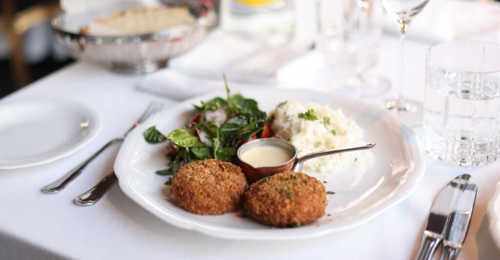 7 Small New Jersey Seafood Spots That Get Crab Cakes Right