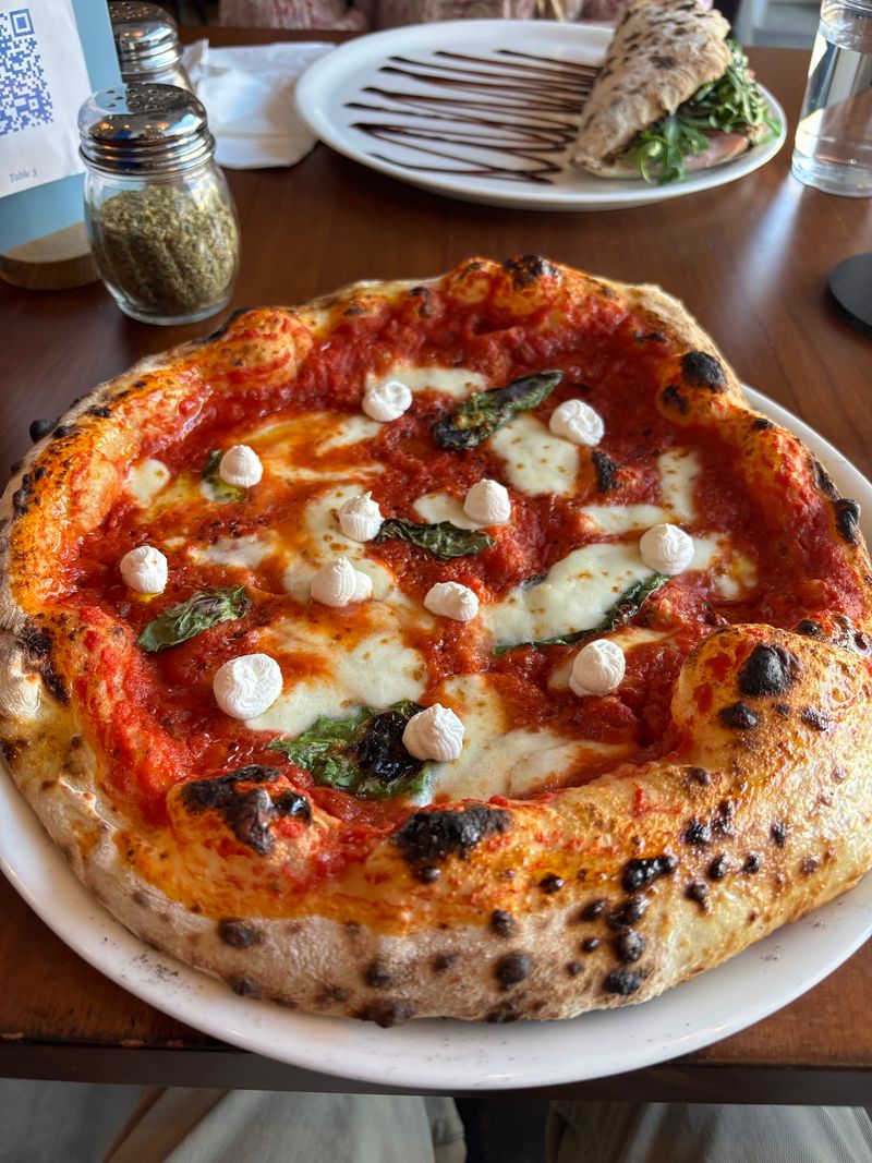 Strapoli Pizzeria (Chicago) Strapoli Pizzeria (Chicago)