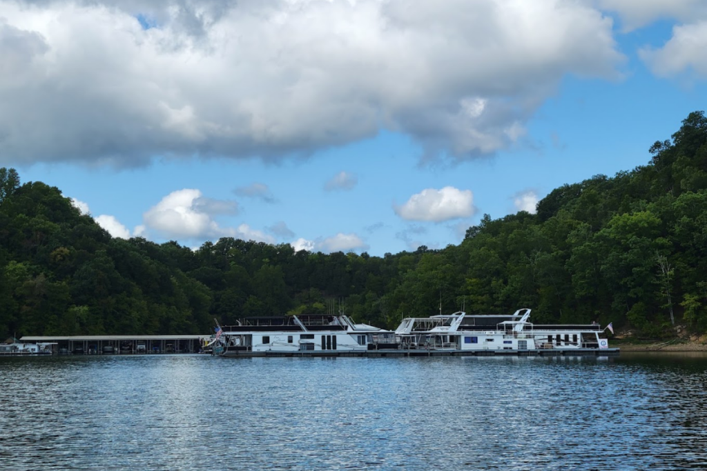 9 Tennessee Lakes That Feel Like a Remote Mountain Getaway Even Though They're Still Close to Town