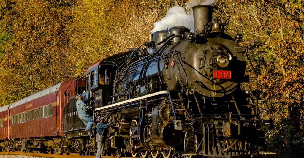 9 New Jersey Train Rides Built Around Holidays, Harvests, and Special Events
