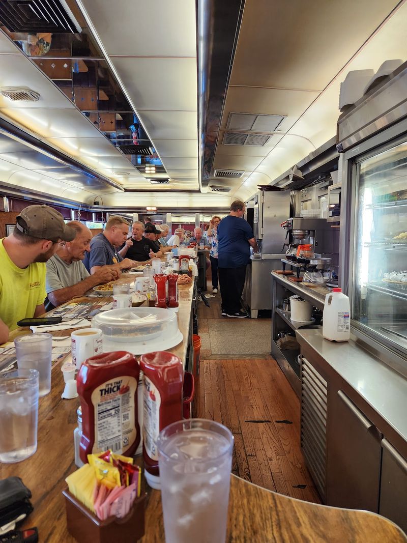 A Breakfast Counter That Feels Like a Time Machine A Breakfast Counter That Feels Like a Time Machine