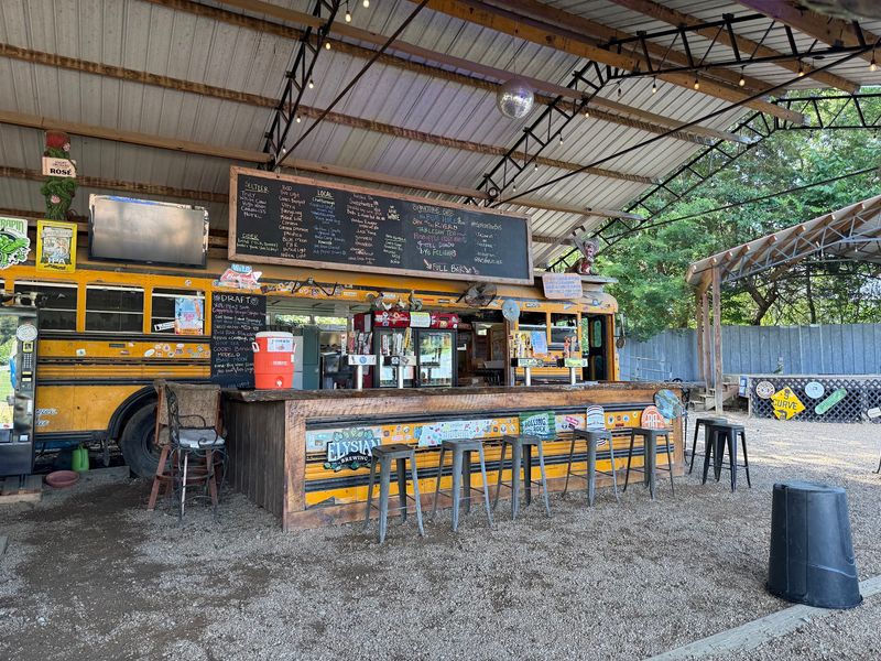 A Converted Bus Turned Into One of Ocoee's Quirkiest Places to Eat A Converted Bus Turned Into One of Ocoee's Quirkiest Places to Eat