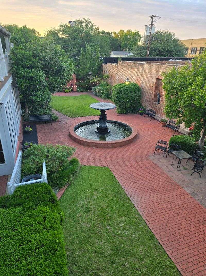 A Courtyard That Stops Time