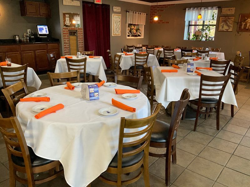 A Cozy Ten-Table Dining Room Makes Every Meal Feel Personal