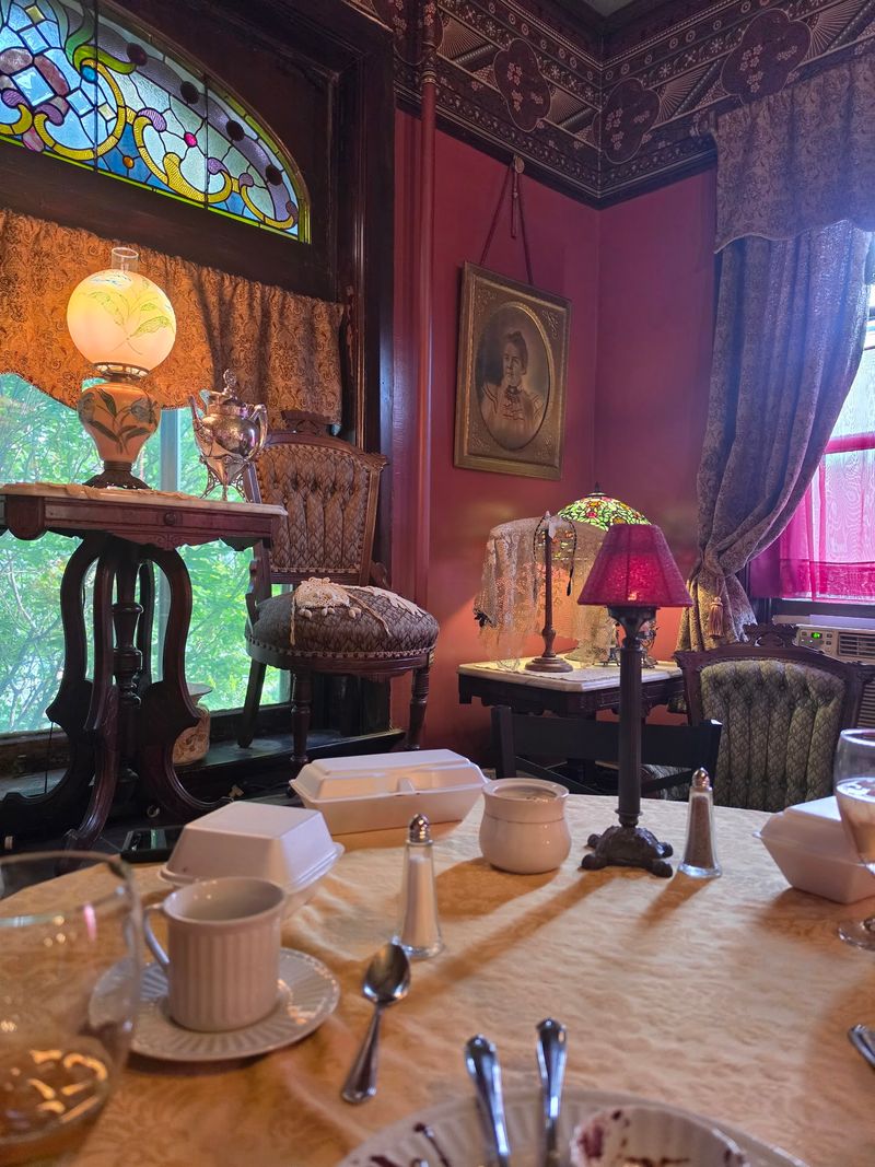 A Date Night Setting Made For Slow Conversation A Date Night Setting Made For Slow Conversation