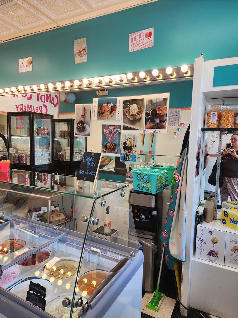 A Dessert Counter That Knows How to Grab Your Eyes
