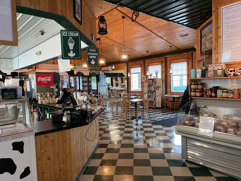 A Farm Store Setting That Makes The Snack Better A Farm Store Setting That Makes The Snack Better