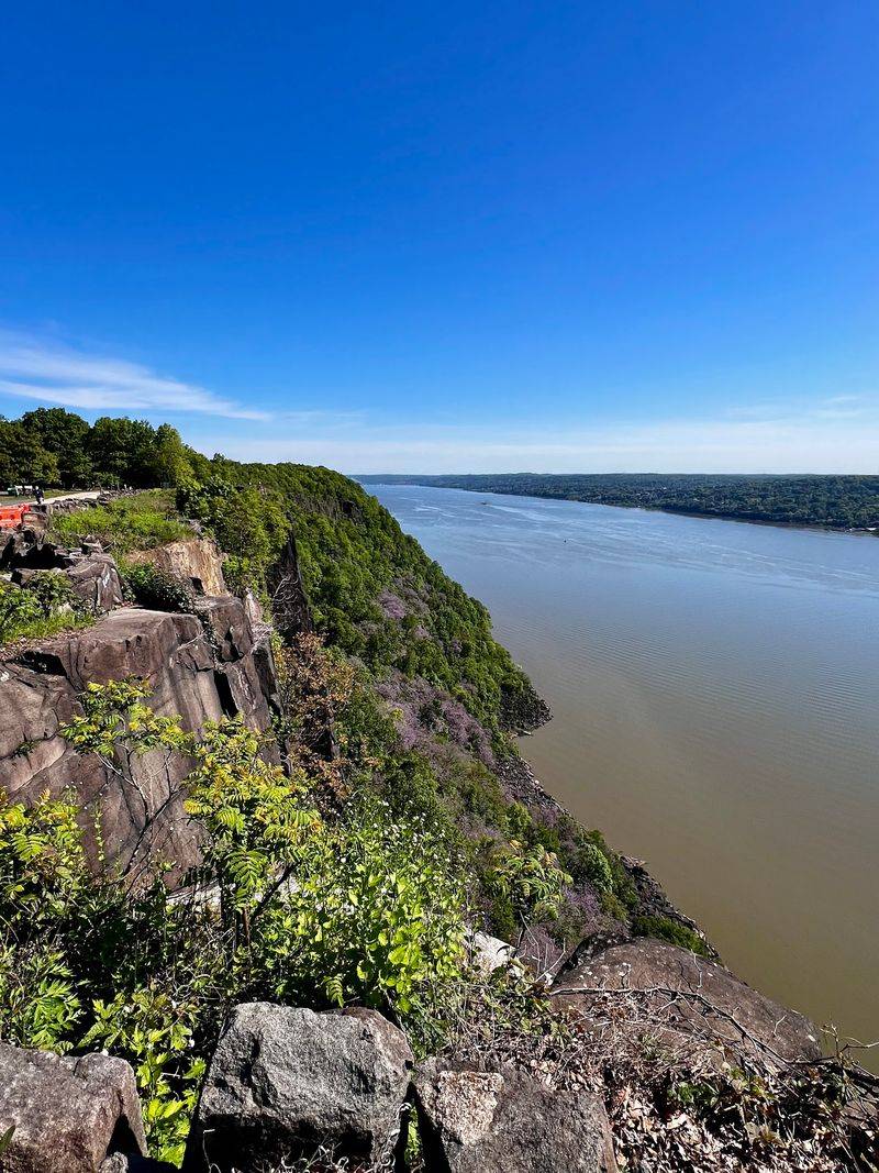 A Front-Row View From 430 Feet Above the Hudson