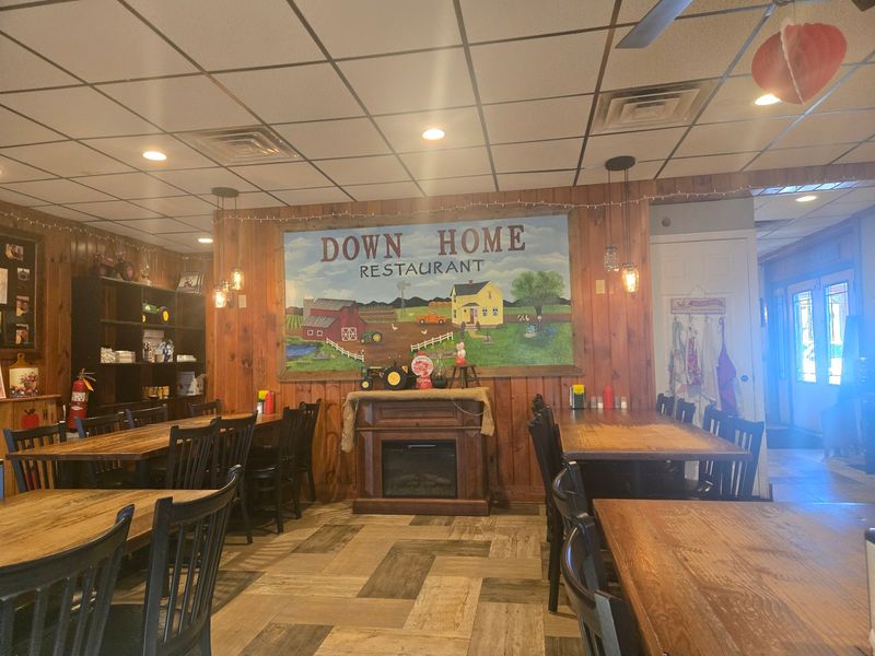 A Genuine Step Back to Small-Town Tennessee Dining Culture A Genuine Step Back to Small-Town Tennessee Dining Culture