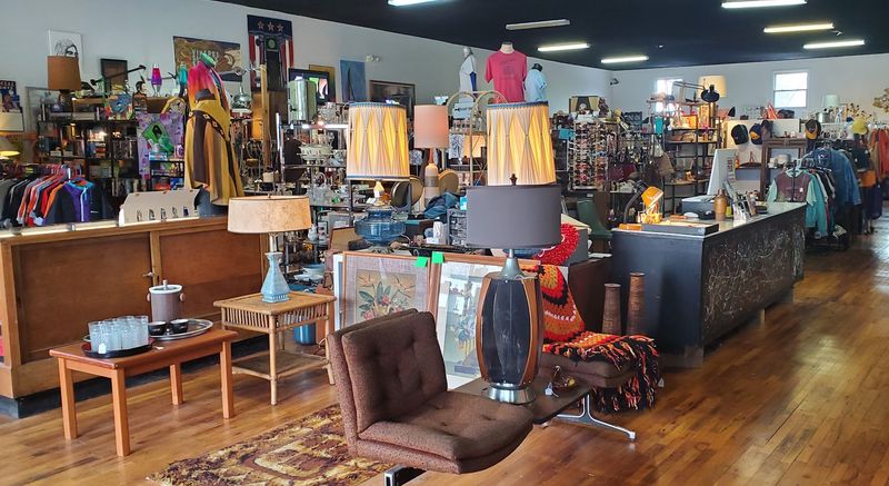 A Knoxville Vintage Shop That Feels Like a Treasure Hunt A Knoxville Vintage Shop That Feels Like a Treasure Hunt