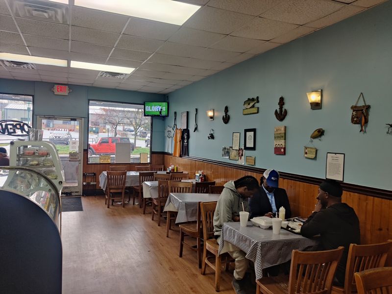 A Local Spot With the Feel of an Old-School Neighborhood Restaurant A Local Spot With the Feel of an Old-School Neighborhood Restaurant