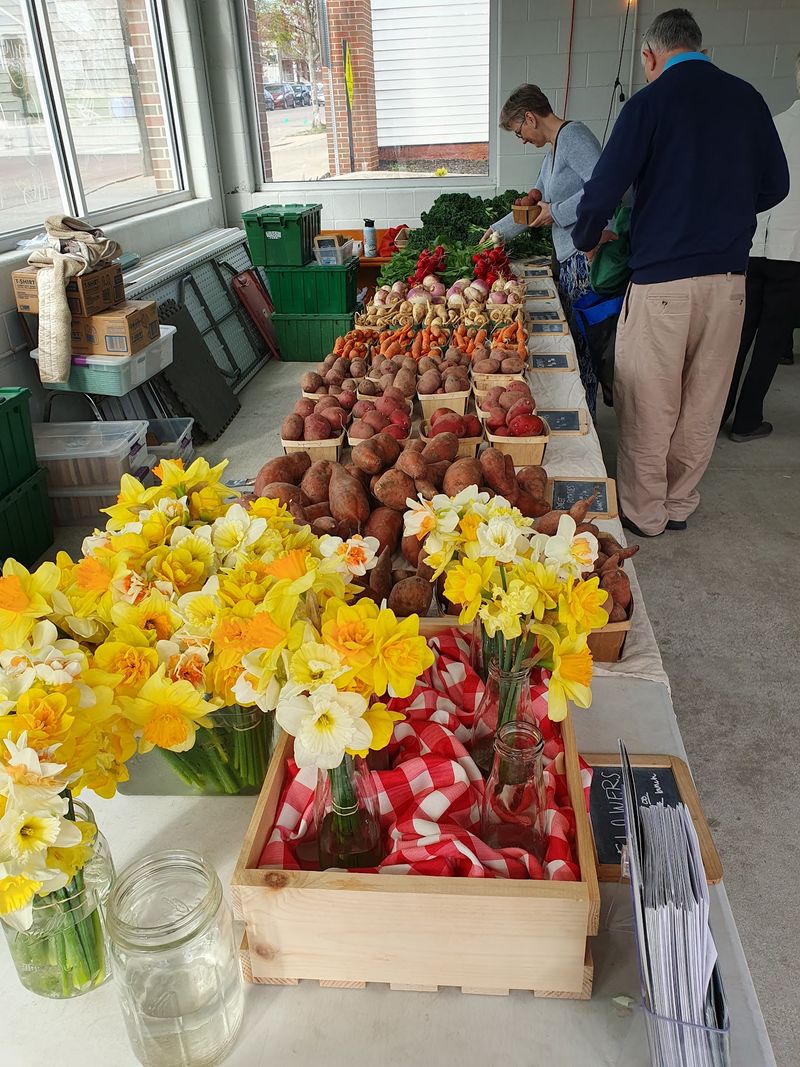 A Market That Tries to Keep Local in the Center