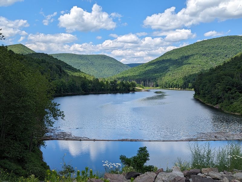 A Quiet Mountain Escape That Feels Truly Remote A Quiet Mountain Escape That Feels Truly Remote