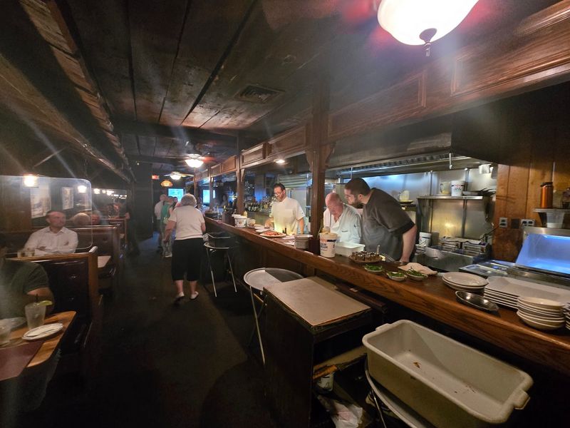 A Salad Bar That Feels Refreshingly Old School A Salad Bar That Feels Refreshingly Old School