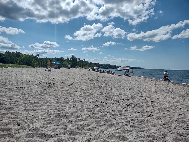 A Sandy Spot That Feels Easy Right Away