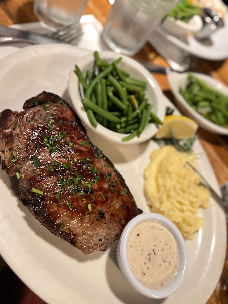 A Seafood House With Serious Steak Cred A Seafood House With Serious Steak Cred