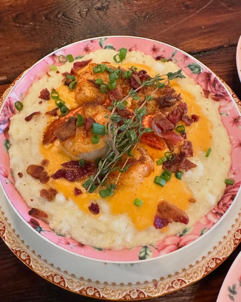 A Seafood Omelette That Feels Like a Brunch Prize A Seafood Omelette That Feels Like a Brunch Prize