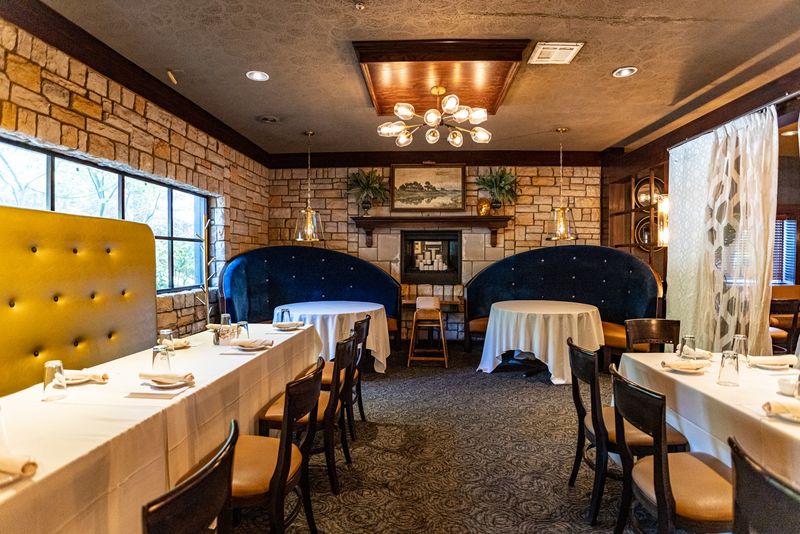 A Shelby Township Dining Room Built for Big-Appetite Nights A Shelby Township Dining Room Built for Big-Appetite Nights