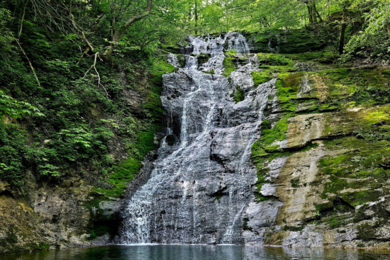 A Short Walk Leads to One of Tennessee’s Most Underrated Waterfall Escapes