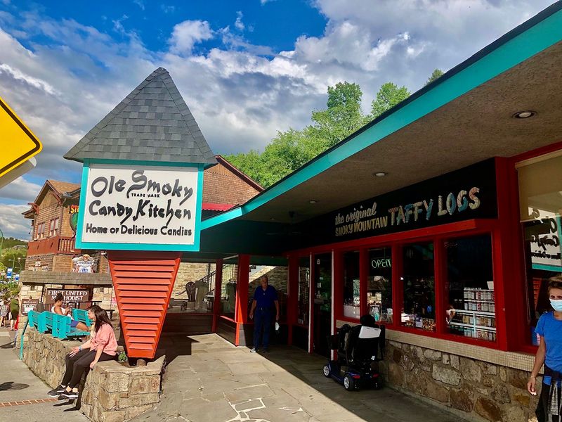 A Sweet Gatlinburg Tradition Right on the Parkway A Sweet Gatlinburg Tradition Right on the Parkway
