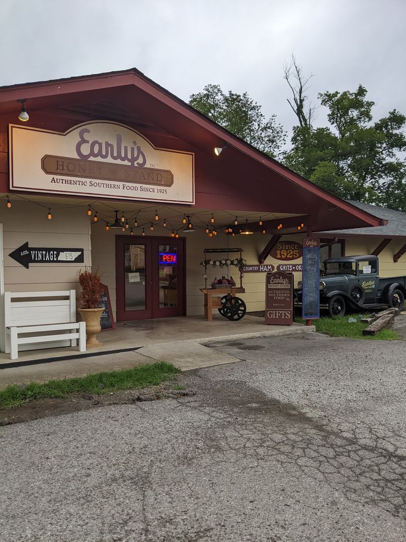 A Sweet Little Stop Just Off the Road in Spring Hill A Sweet Little Stop Just Off the Road in Spring Hill