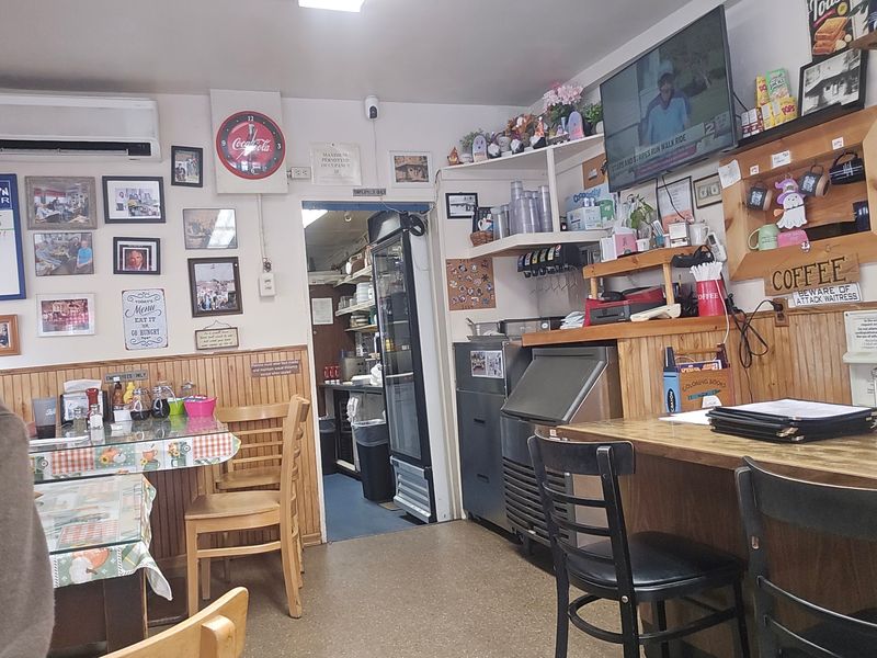 A Tiny Room That Feels Like A Local Secret A Tiny Room That Feels Like A Local Secret