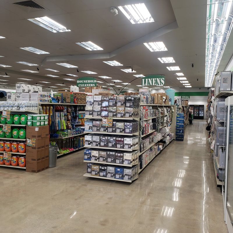 A Treasure-Hunt Shopping Spot in East Ridge A Treasure-Hunt Shopping Spot in East Ridge