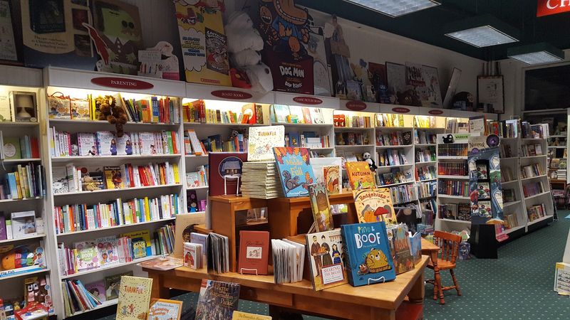 A kid section, puzzles, cards, and gifts that stretch the visit A kid section, puzzles, cards, and gifts that stretch the visit