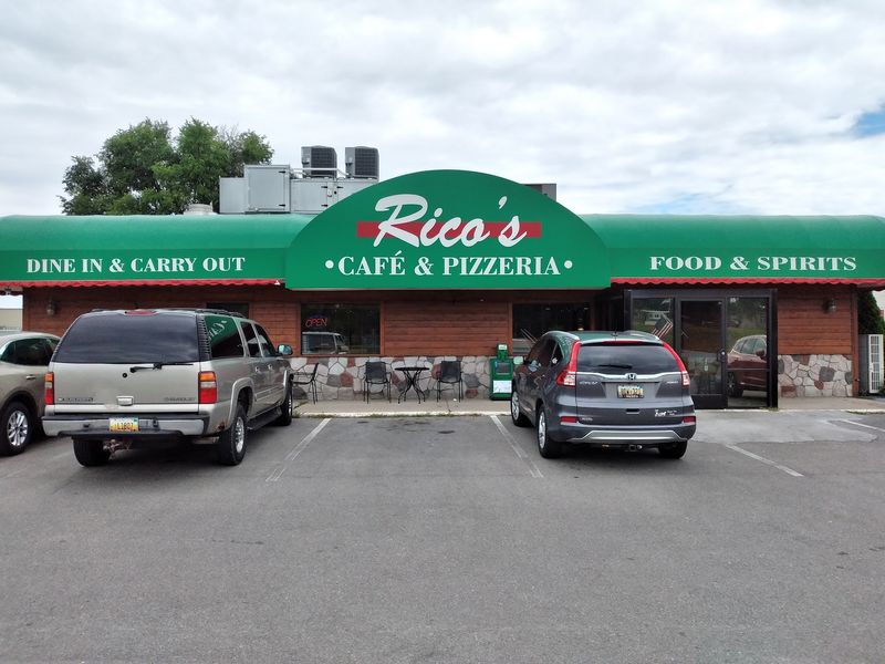 A roadside stop that grabs your attention fast A roadside stop that grabs your attention fast
