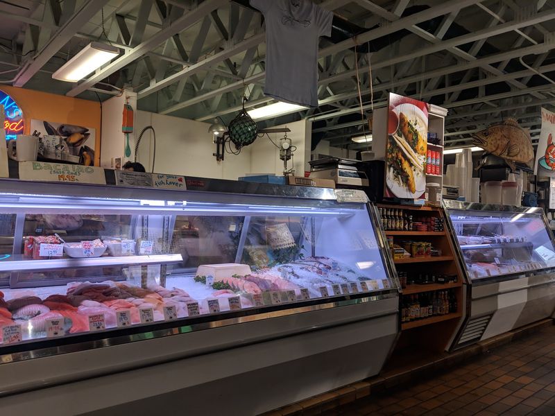 A seafood market that turns a quick meal into a local tradition A seafood market that turns a quick meal into a local tradition