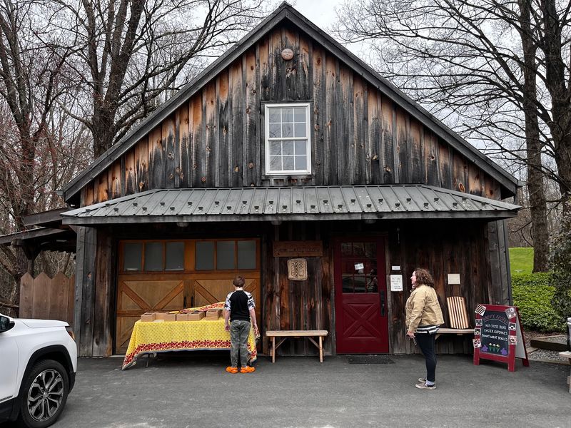 A tiny country shop with a big bakery soul