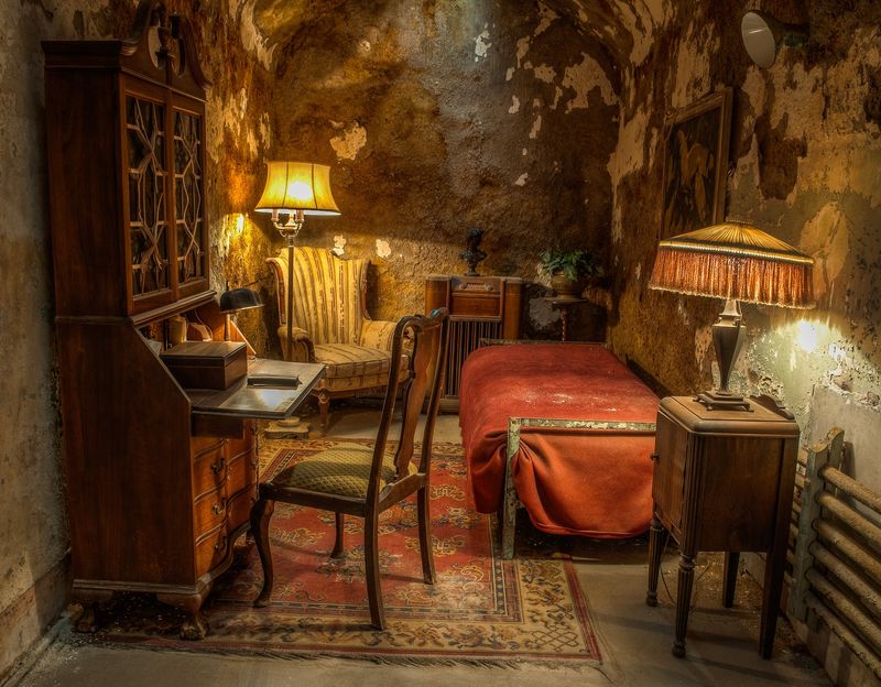 Al Capone’s Unexpectedly Fancy Room Al Capone’s Unexpectedly Fancy Room