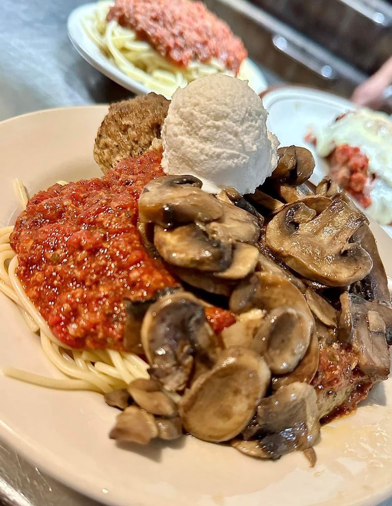 Altruda's Brings Old-School Italian Comfort to Knoxville Altruda's Brings Old-School Italian Comfort to Knoxville