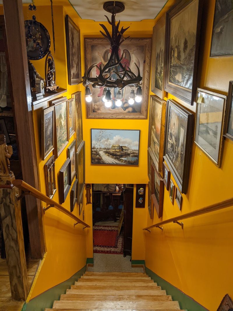 Antiques Everywhere, Even While You Wait Antiques Everywhere, Even While You Wait
