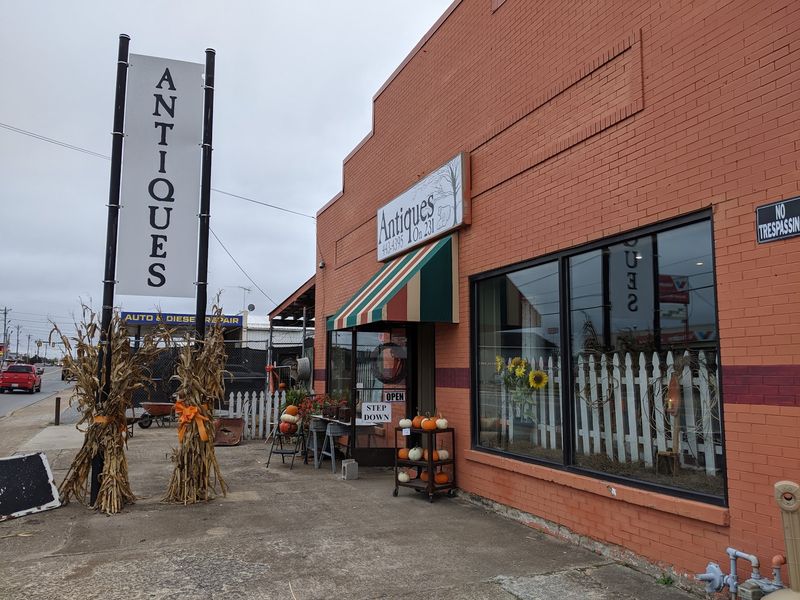 Antiques on 231, Lebanon