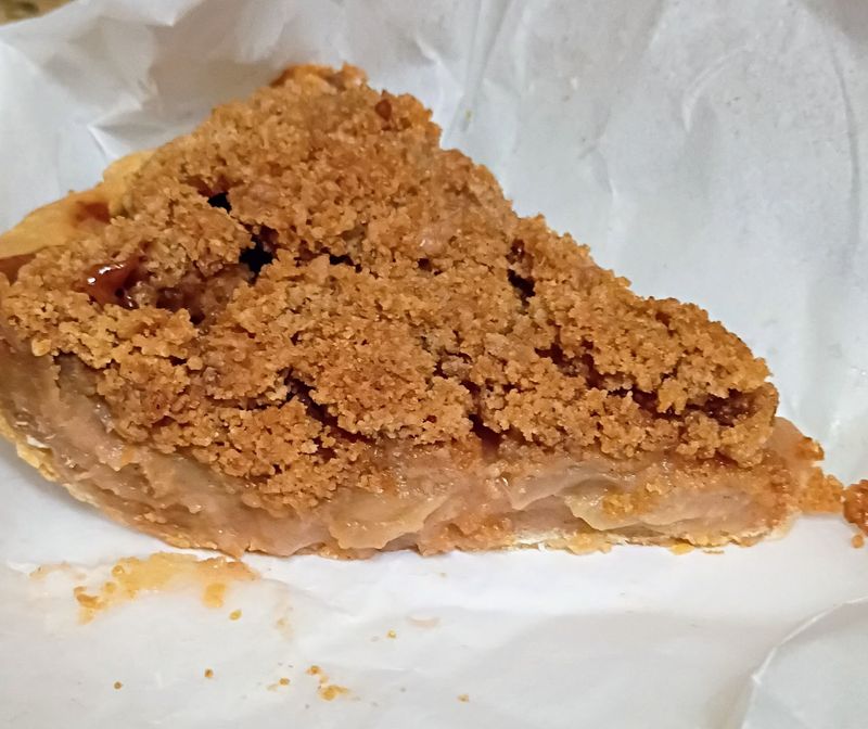 Apple Crumble Pie That Sells Out Before You Can Blink Apple Crumble Pie That Sells Out Before You Can Blink