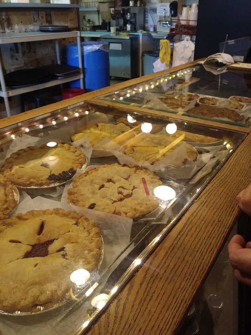 Apple pie that puts the bakery front and center Apple pie that puts the bakery front and center