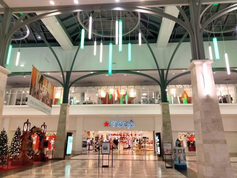 A Single Roof, A Huge Shopping World A Single Roof, A Huge Shopping World