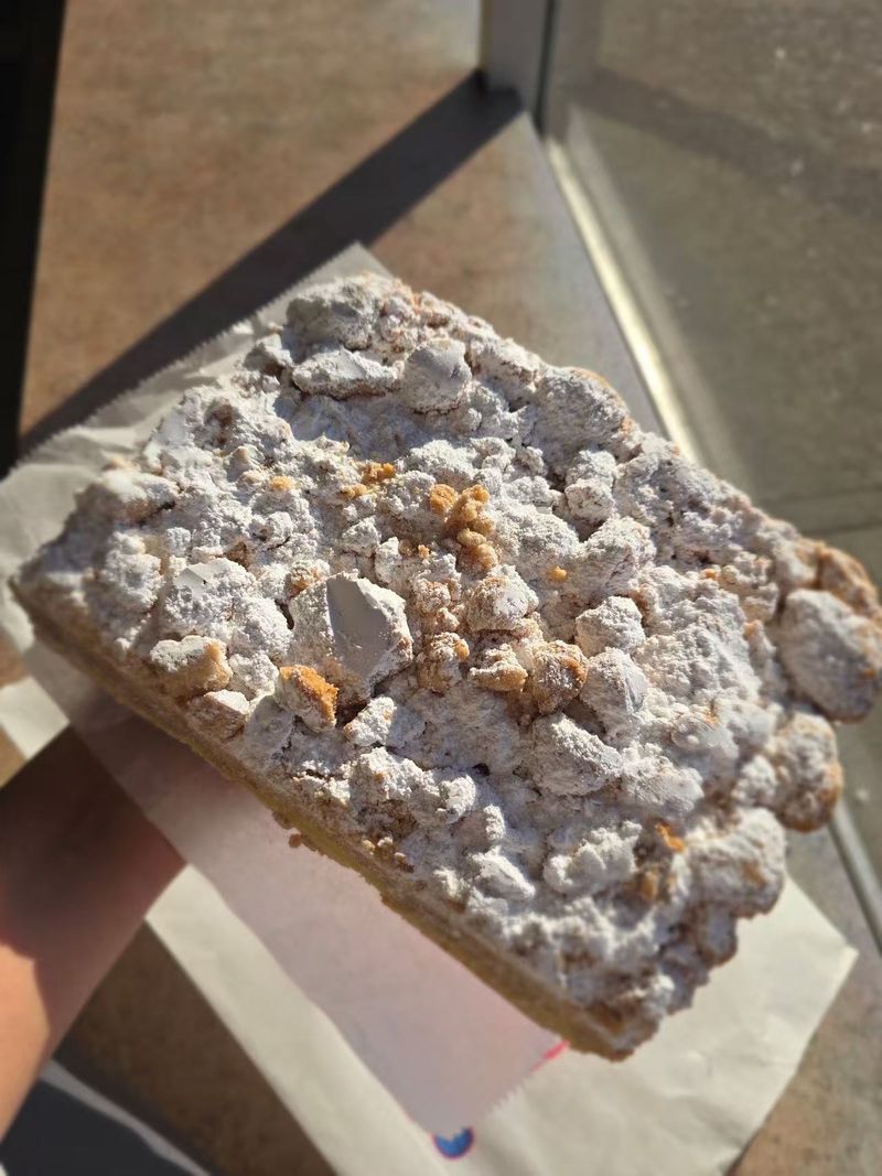 B&W Bakery, Hackensack - Heavy Crumb Cake B&W Bakery, Hackensack - Heavy Crumb Cake